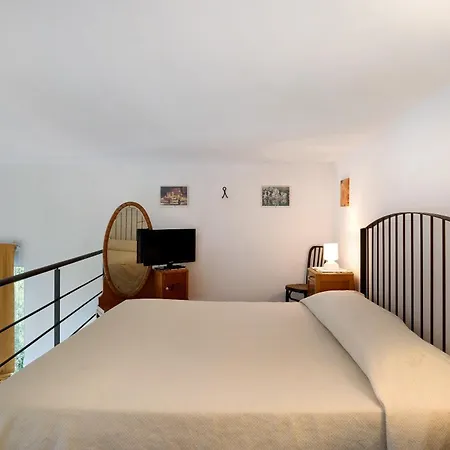 Flegrea House